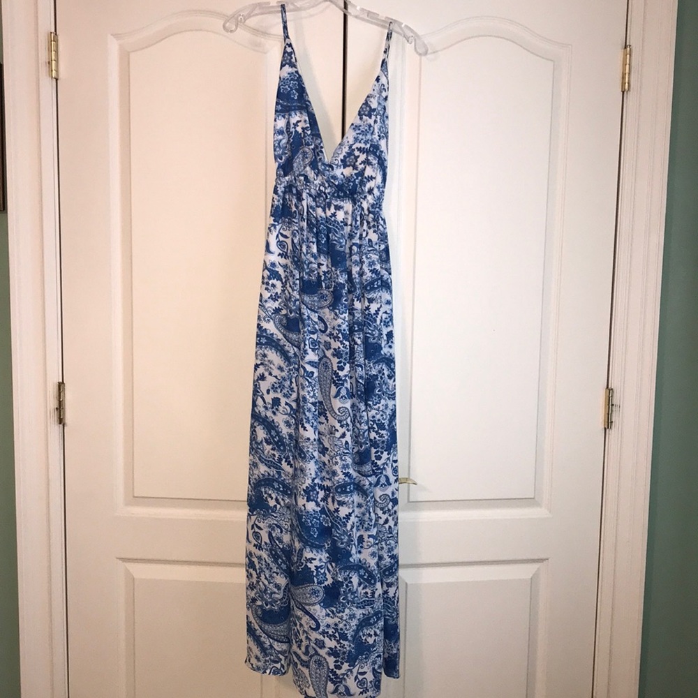 AQUA blue paisley low back maxi dress with v neck